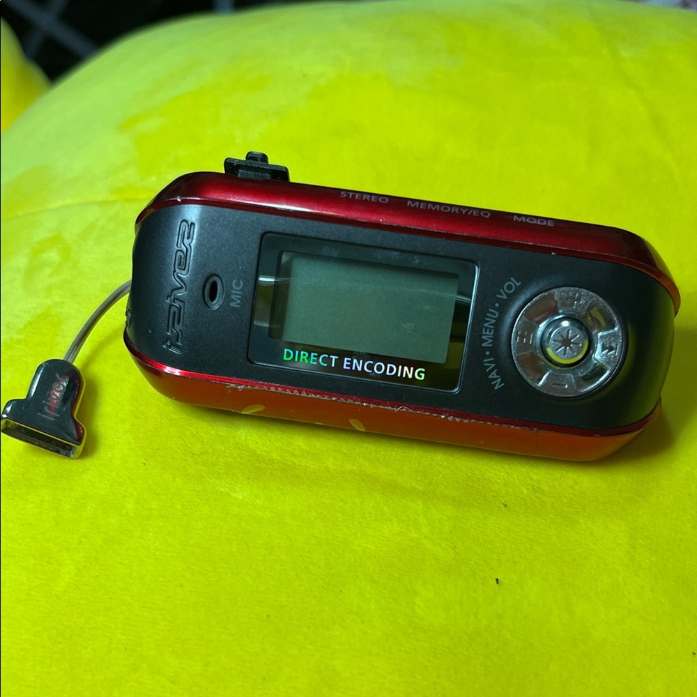 Red Portable MP3/Voice Player with Direct Encoding and Built-In Mic - Picture 5 of 13